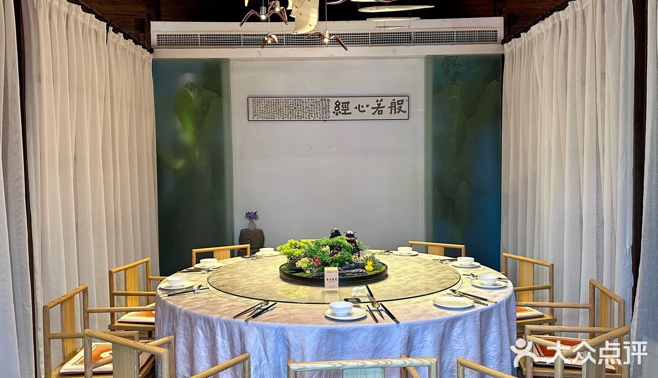 尤其是第一道山药牛油果味道很绵密口感很软糯