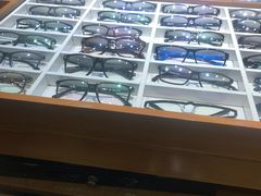 -三叶眼镜城批发市场(上海火车站店)