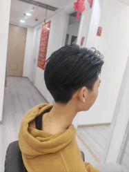 -LILI·HAIR SALON理理造型