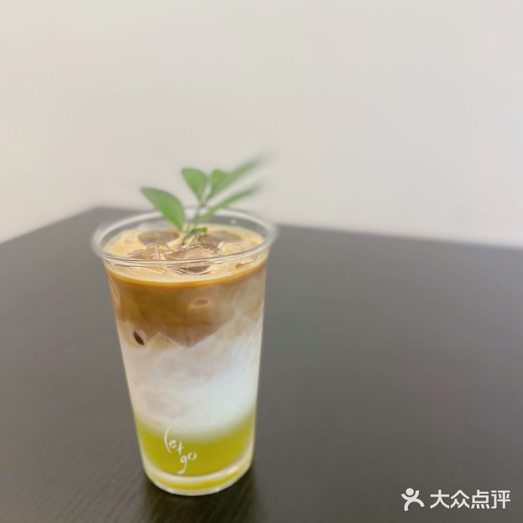 春日午后意外闯入的小区里的咖啡花园