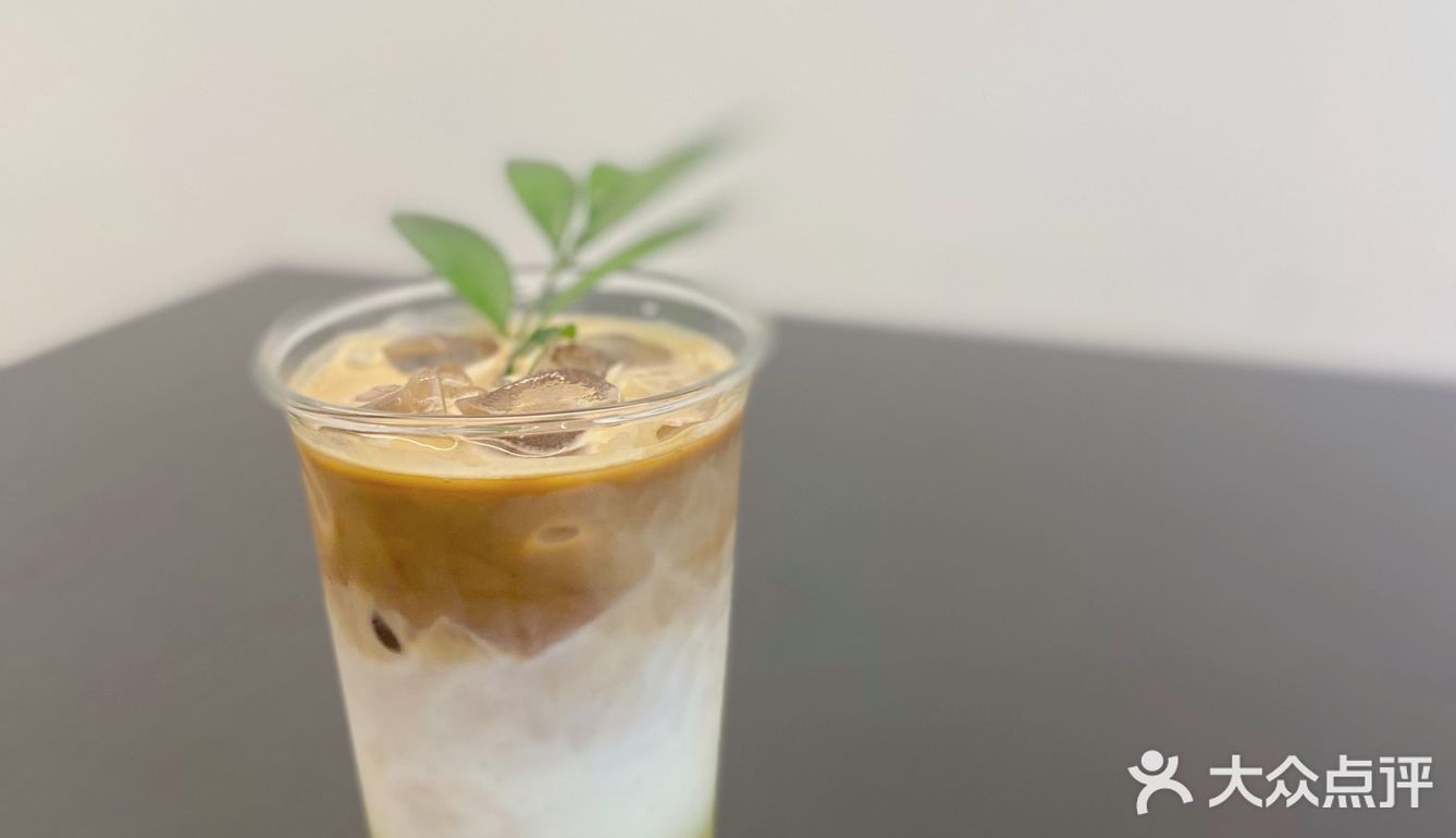 春日午后意外闯入的小区里的咖啡花园