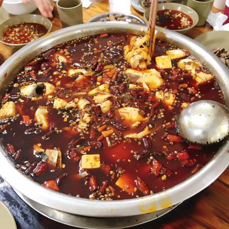 川肴王鸡鱼馆-"鱼都是现点现杀,很新鲜,菜品没的说锅底.