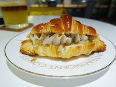 牛角包烧麦-不正咖啡(万达尊店)