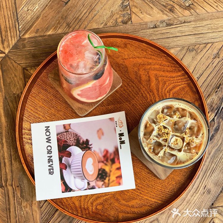 青岛首家油画咖啡厅🎨就藏在金沙滩啤酒城‼️