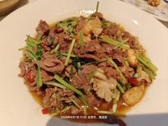 香菜摔打鲜牛肉-桂满陇·蟹黄小笼汤包(清河万象店)