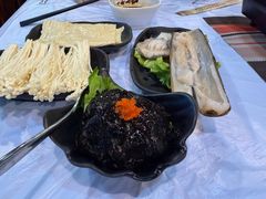 -鲜入围煮花胶鸡海鲜火锅