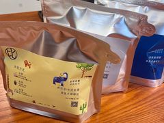 餐具摆设-Be Lived Cafe比例咖啡(摩天轮店)