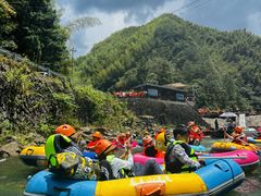 -安吉龙王山峡谷漂流
