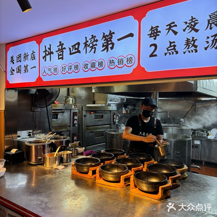 李小冉和贺峻霖来丽江都要去打包的米线店!