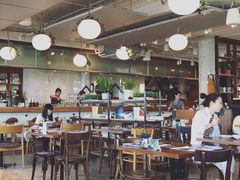 -ROAST coffee & eatery