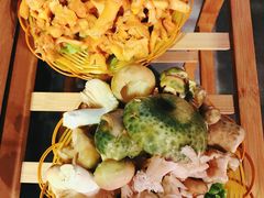 -菌海森林·非遗野生菌火锅(西山区滇池路摩根道店)