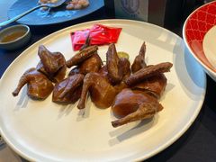 玻璃脆皮乳鸽-馋遇江南·精致湖景雅宴(东方之门店)