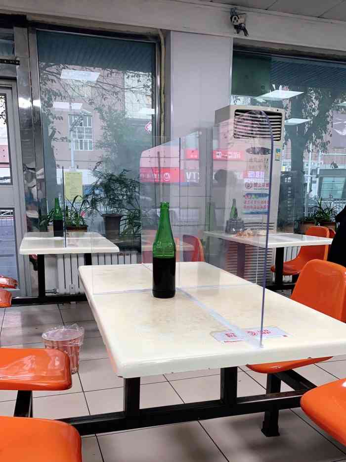 李氏饭馆-"乌鲁木齐的苍蝇馆子,今天吃了一碗肥肠米线.