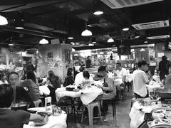 大堂-鲜入围煮花胶鸡海鲜火锅