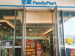 -全家便利店(宝地广场店)