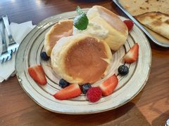 莓果奶油芝士舒芙蕾松饼-UPPER KITCHEN(延安路店)