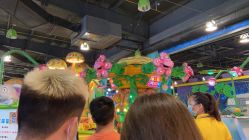 -维佳童话镇演出现场(徐东店)