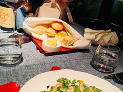 青口贝色拉-弦月窗LUNETTE BY AMANDA(复兴路店)