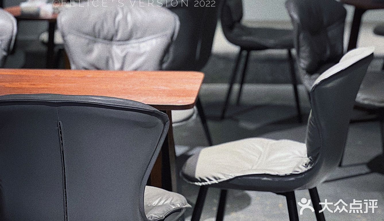 廣財大三學生開的早C晚A咖啡bar☕🍻