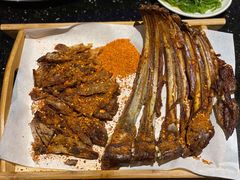 老太太秘制炭烤鲜羊排-冰城小镇音乐串吧·聚会餐厅(百子湾店)