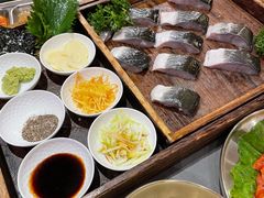 -围炉肉舍•炭烤活鳗•丹东海鲜烤肉(步行街店)