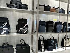 -百年港湾奥特莱斯(香炉礁店)