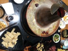 -果松木炭酸菜铜火锅·外婆参鸡汤