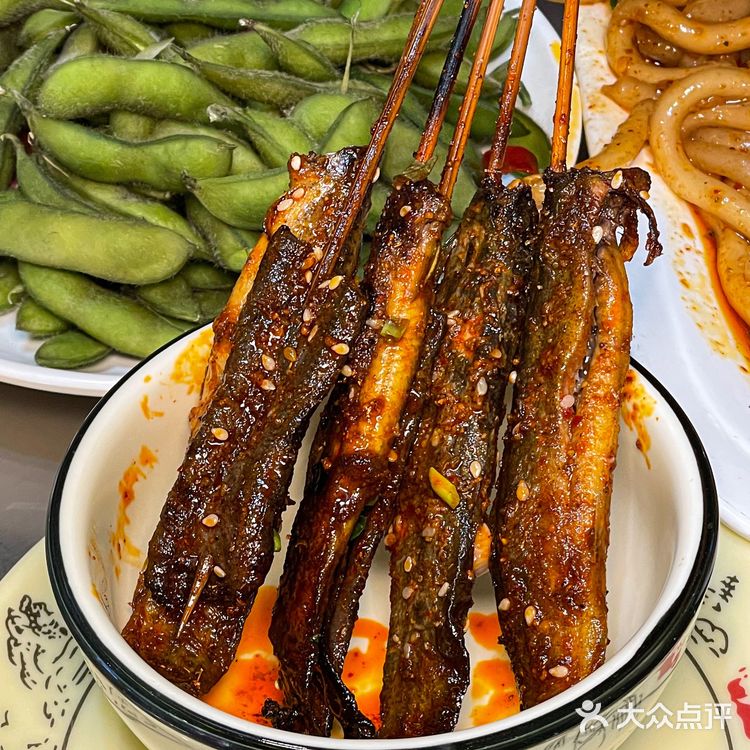 吃到了冉家坝坠好吃的烧烤！烤牛蛙绝了！