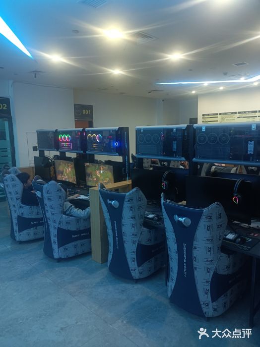 外星熊·伊斯贝尔电竞店图片