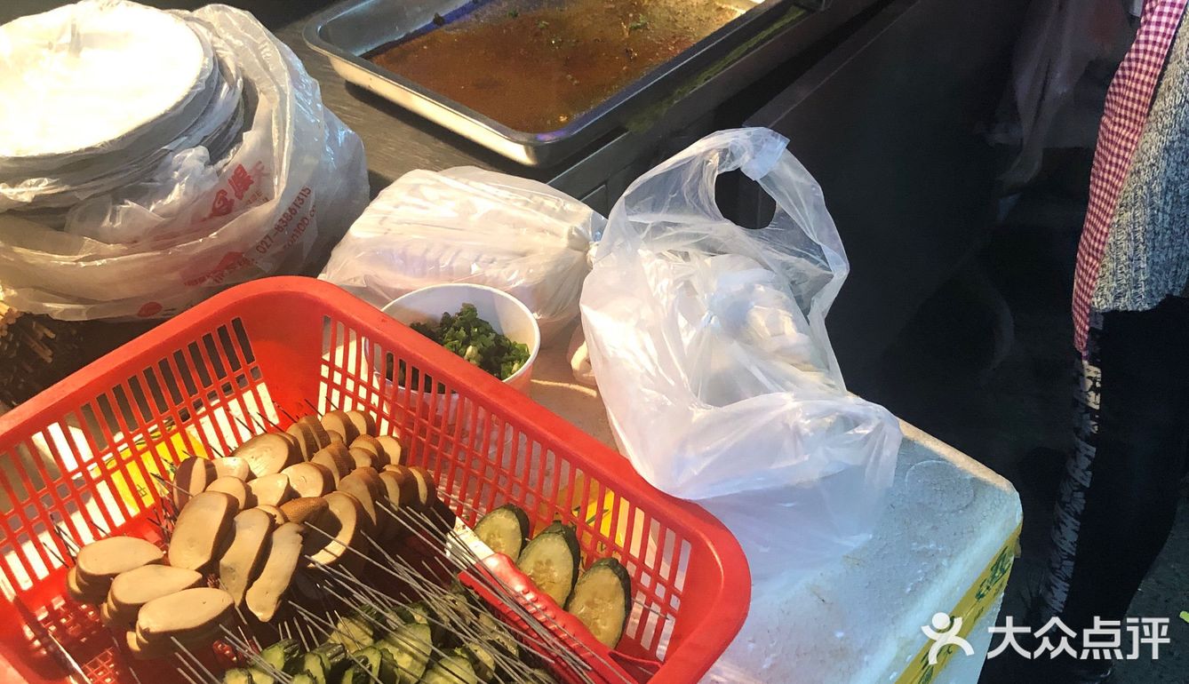 烤鲫鱼都是现杀的！超新鲜，鱼肉甜甜的一点也不腥