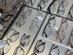 -视野联行眼镜•蔡司•依视路(温江店)