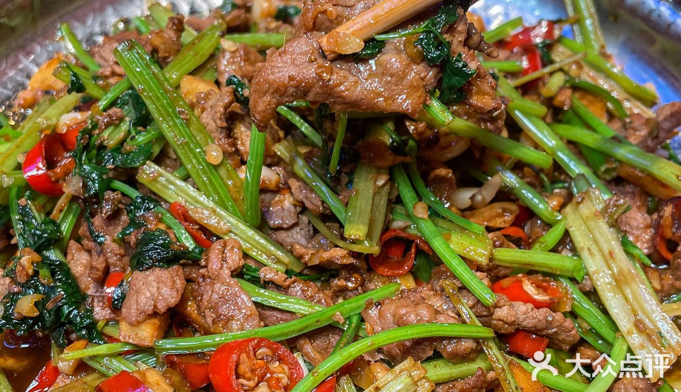 在杭州也能吃长沙大牌档！座无虚席...🤤