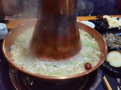 -果松木炭酸菜铜火锅·外婆参鸡汤