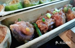 Bamboo-Steamed Chicken with Chicken Mushroom