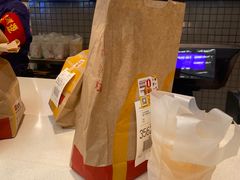 -麦当劳(深圳北站B2检票口楼上)