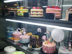 面包甜点陈列柜-卷心卷意·轻甜蛋糕(新光天地店)