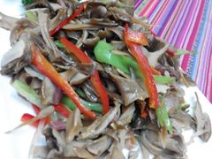 云椒灰树菇-香巴拉云南餐厅(华莱坞店)