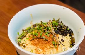 Hand-Stripped Spicy Lobster Noodles