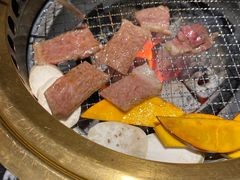 -山川小町·极番烧肉(新地假日广场店)