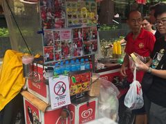 -詹爷爷乌节路街头冰淇淋