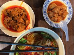 张飞牛肉面-爆炸头阿姨小四川正宗川味小吃(无任何分店)