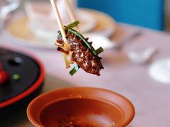 京葱瓦罐焖关东辽参-大中华希尔顿酒店·兰亭潮中餐厅·粤菜