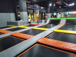 -蹦贝运动中心·蹦床·攀岩·闯关(龙岗店)