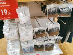 -优衣库(上海虹口龙之梦店)