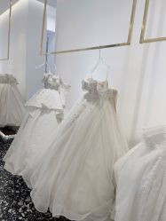 -喜爱高定婚纱摄影