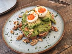 牛油果煮蛋吐司-RAC BAR(安福路店)