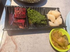 -洞庭洲·防空洞火锅·烧烤·铜锅涮肉(新百广场店)