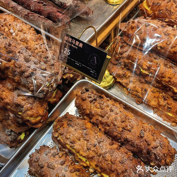 不愧是世界面包大师指导研发的爆款 开心果锅巴可颂