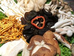 -尚尚仙·酸汤猪手·猪肚鸡火锅(华联万柳购物中心店)