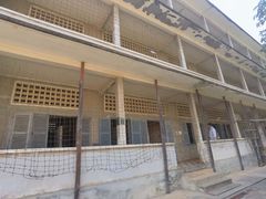 -吐斯廉屠杀博物馆